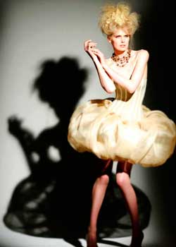 Immagine HAIRFASHION SHARON BLAIN AND THE ART OF HAIR CREATIVE TEAM A995-05.jpg