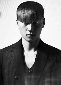Immagine HAIRFASHION Gareth West B890-02.jpg