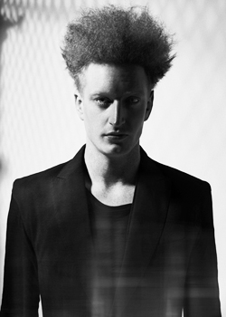 Immagine HAIRFASHION Gareth West B890-04.jpg
